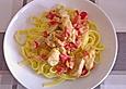 Tagliatelle mit knusprigen H&auml;hnchenbruststreifen und Paprika-Frischk&auml;se-So&szlig;e