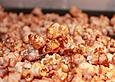 Buntes Karamell-Popcorn