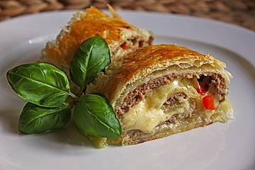 Hackfleisch-Blätterteig-Strudel