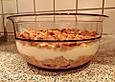 Schichtdessert mit Marzipan-Rosinen-Apfelmus, Quarkcreme und Spekulatius