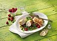 Zuckerschotensalat mit Himbeeren und gegrillter Putenroulade