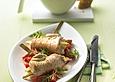 Puten-Spargel-Rouladen auf Tomaten-Rucola-Salat
