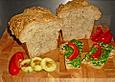 Dinkelbrot mit Leinsamen und Sonnenblumenkernen