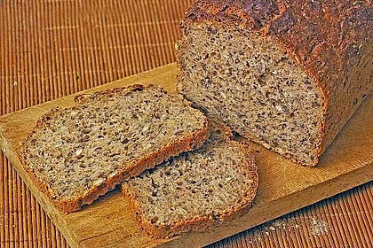 Dinkelbrot mit Leinsamen und Sonnenblumenkernen 1