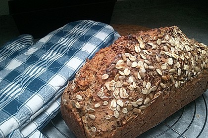 Dinkelbrot mit Leinsamen und Sonnenblumenkernen 11
