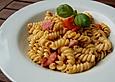 Spaghetti Carbonara mit Basilikum
