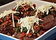 Rindermedaillons mit Tomaten, Basilikum und Parmesan