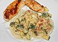 Gegrillte H&auml;hnchenbrust auf mediterranem Gem&uuml;se