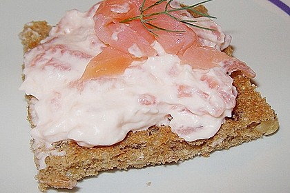 Canap&eacute;s mit Lachsmousse