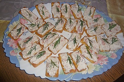 Canap&eacute;s mit Lachsmousse 2