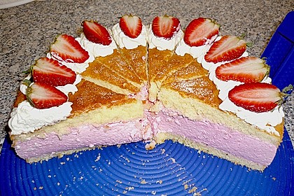 Erdbeersahnetorte 14