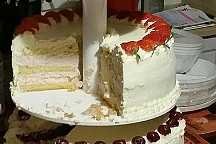 Erdbeersahnetorte 13