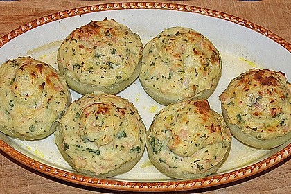 Kohlrabi - Hälften mit pikantem Kartoffel - Häubchen