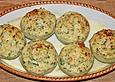 Kohlrabi - H&auml;lften mit pikantem Kartoffel - H&auml;ubchen