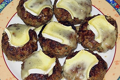 Gef&uuml;llte Frikadellen mit Camembert