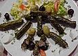 Gef&uuml;llte Weinbl&auml;tter mit Knoblauchsauce