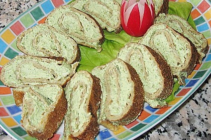 Forellen - Pfannkuchenr&ouml;llchen mit B&auml;rlauch