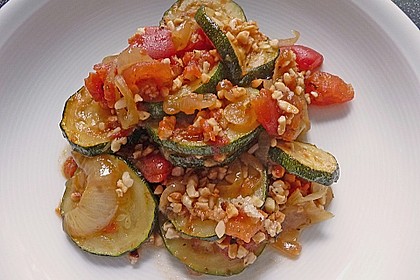 Zucchinigem&uuml;se mit Mandeln 1