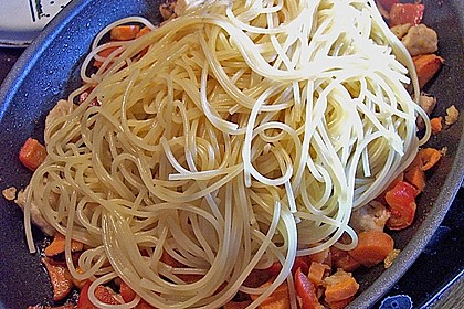 Scharfe H&auml;hnchen - Spaghetti Pfanne 3