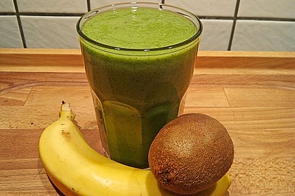 Grüner Kiwi-Bananen Smoothie mit Radieschengrün 3