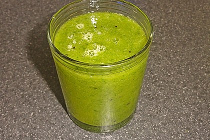 Grüner Kiwi-Bananen Smoothie mit Radieschengrün 5