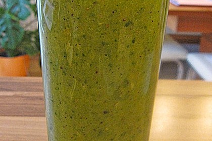 Grüner Kiwi-Bananen Smoothie mit Radieschengrün 6