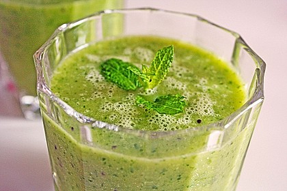 Grüner Kiwi-Bananen Smoothie mit Radieschengrün 1