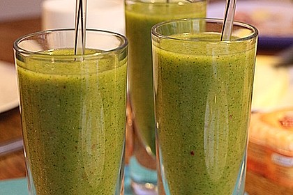 Grüner Kiwi-Bananen Smoothie mit Radieschengrün 2