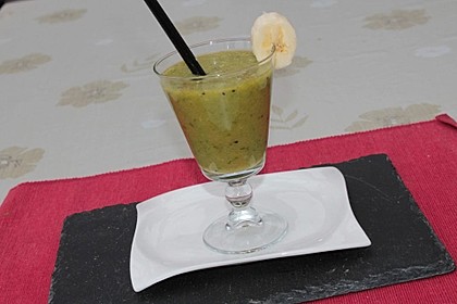 Grüner Kiwi-Bananen Smoothie mit Radieschengrün 7