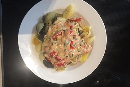 Pasta mit Bärlauch-Frischkäse-Soße und Cocktailtomaten 21