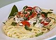 Pasta mit B&auml;rlauch-Frischk&auml;se-So&szlig;e und Cocktailtomaten