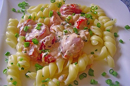 Pasta mit Bärlauch-Frischkäse-Soße und Cocktailtomaten 12