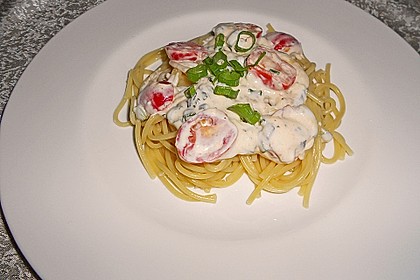 Pasta mit Bärlauch-Frischkäse-Soße und Cocktailtomaten 17