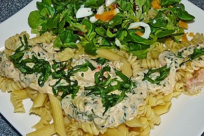 Pasta mit Bärlauch-Frischkäse-Soße und Cocktailtomaten 18