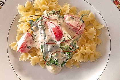 Pasta mit Bärlauch-Frischkäse-Soße und Cocktailtomaten 9