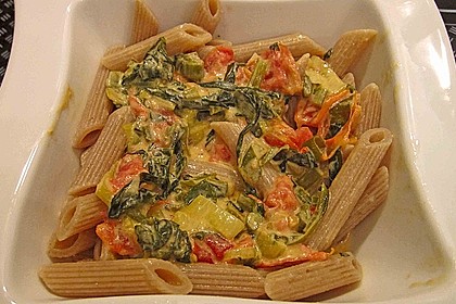 Pasta mit Bärlauch-Frischkäse-Soße und Cocktailtomaten 37