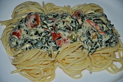 Pasta mit Bärlauch-Frischkäse-Soße und Cocktailtomaten 16