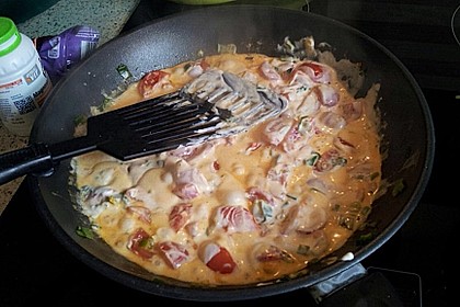 Pasta mit Bärlauch-Frischkäse-Soße und Cocktailtomaten 35
