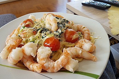 Pasta mit Bärlauch-Frischkäse-Soße und Cocktailtomaten 3