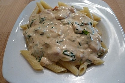 Pasta mit Bärlauch-Frischkäse-Soße und Cocktailtomaten 31