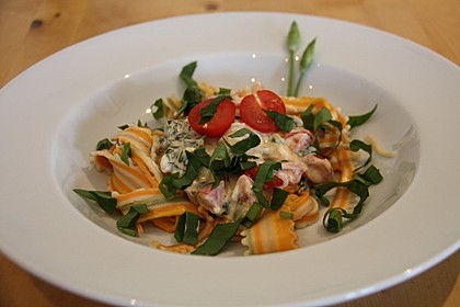 Pasta mit Bärlauch-Frischkäse-Soße und Cocktailtomaten 5