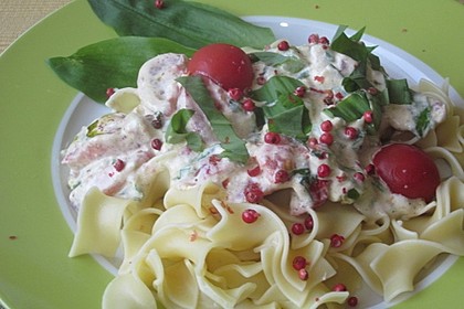Pasta mit Bärlauch-Frischkäse-Soße und Cocktailtomaten 24