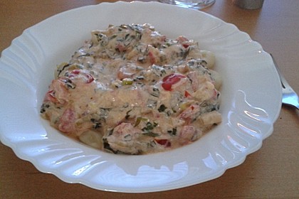 Pasta mit Bärlauch-Frischkäse-Soße und Cocktailtomaten 40