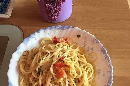 Pasta mit Bärlauch-Frischkäse-Soße und Cocktailtomaten 39