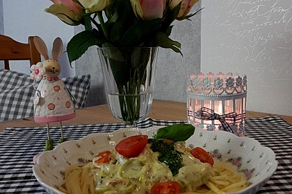 Pasta mit Bärlauch-Frischkäse-Soße und Cocktailtomaten 14
