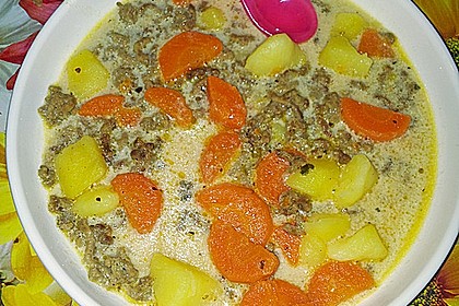 Kartoffel-Hackfleisch-Topf mit Schmand und Möhren 4