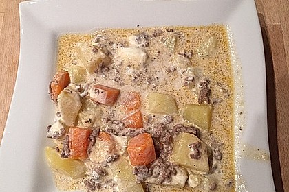 Kartoffel-Hackfleisch-Topf mit Schmand und Möhren 12