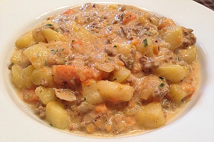 Kartoffel-Hackfleisch-Topf mit Schmand und Möhren 9