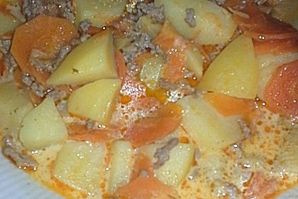 Kartoffel-Hackfleisch-Topf mit Schmand und Möhren 11