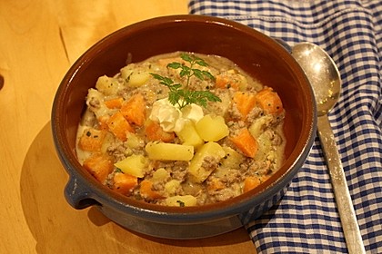 Kartoffel-Hackfleisch-Topf mit Schmand und Möhren 1